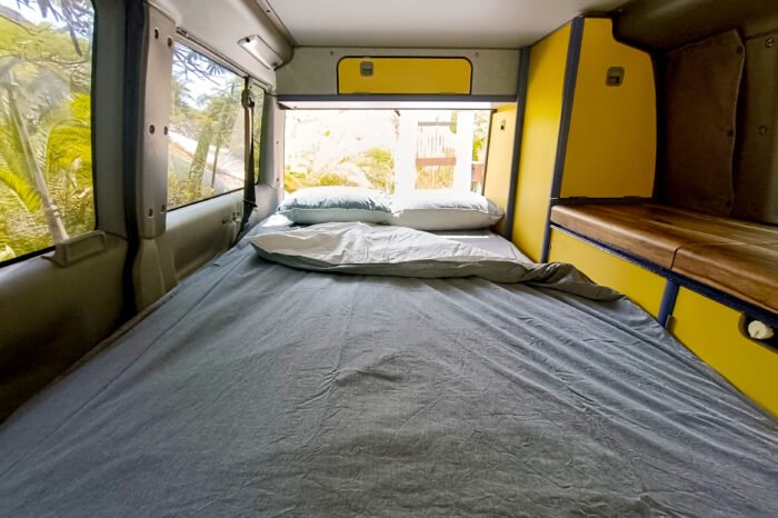 Interior de una furgoneta camper equipada en La Gomera