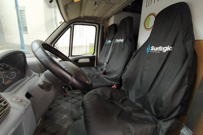 Interior de una furgoneta camper equipada en La Gomera