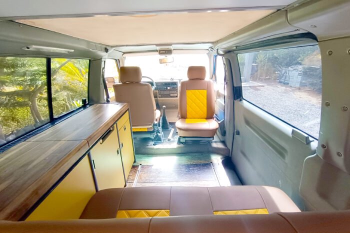 Interior de una furgoneta camper equipada en La Gomera
