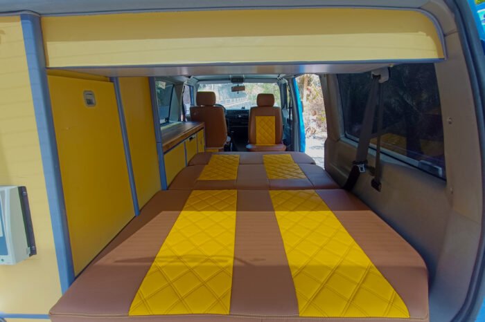 Interior de una furgoneta camper equipada en La Gomera